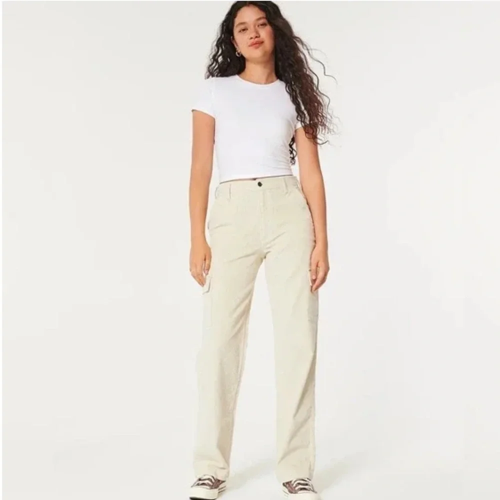 Hollister women’s ultra high-rise Dad Pant Cream corduroy size 9 waist 29 NEW